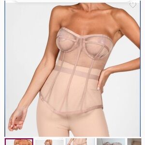 Chic Strapless Bustier in Beige